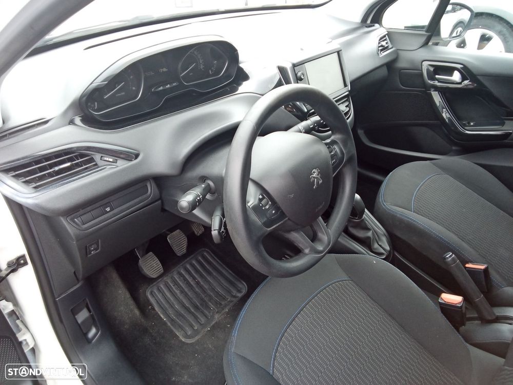 Peugeot 208 1.5 BlueHDi Active — fotografia 11