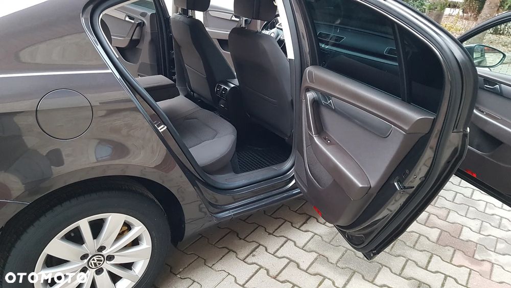 Volkswagen Passat 2.0 TDI DPF Highline - 29
