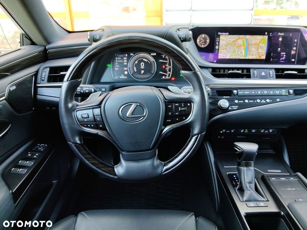 Lexus ES 300h Omotenashi - 12