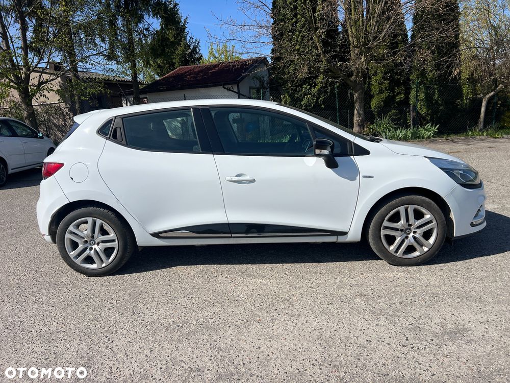 Renault Clio 1.2 16V 75 LIMITED - 9