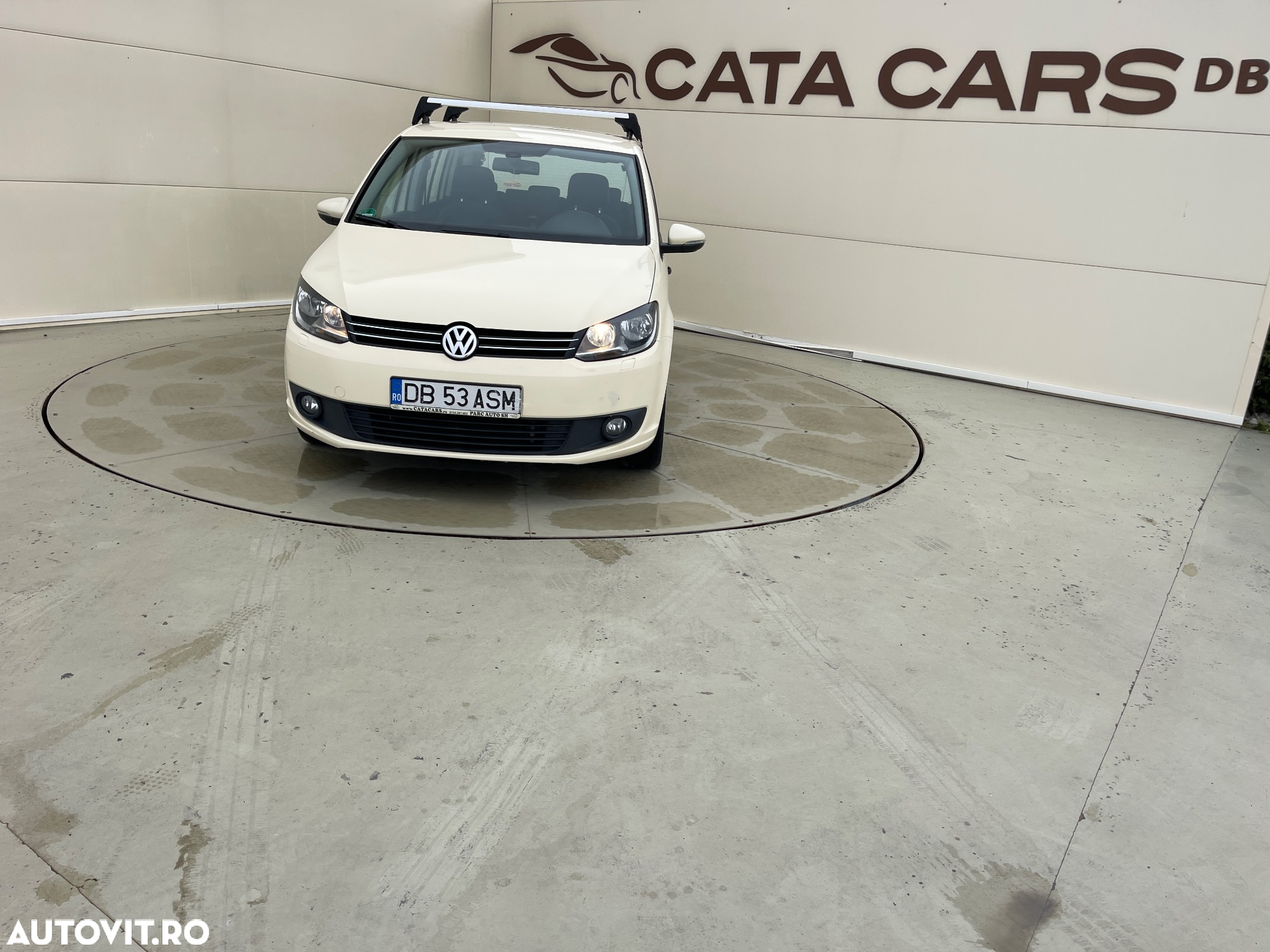 Volkswagen Touran 2.0 TDI DSG Comfortline - 2
