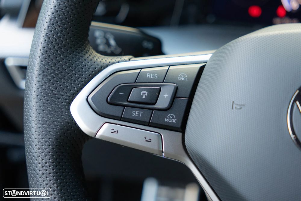 VW Golf Variant 1.5 TSI OPF R-Line - 24