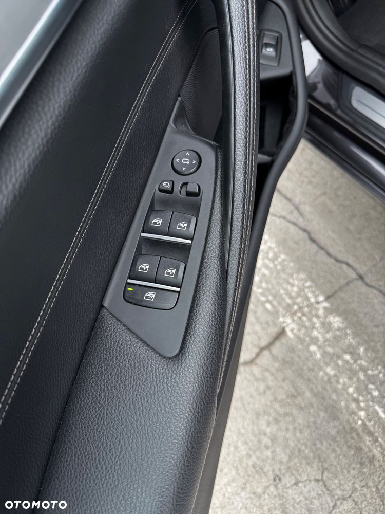 BMW Seria 5 520d Sport Line - 26