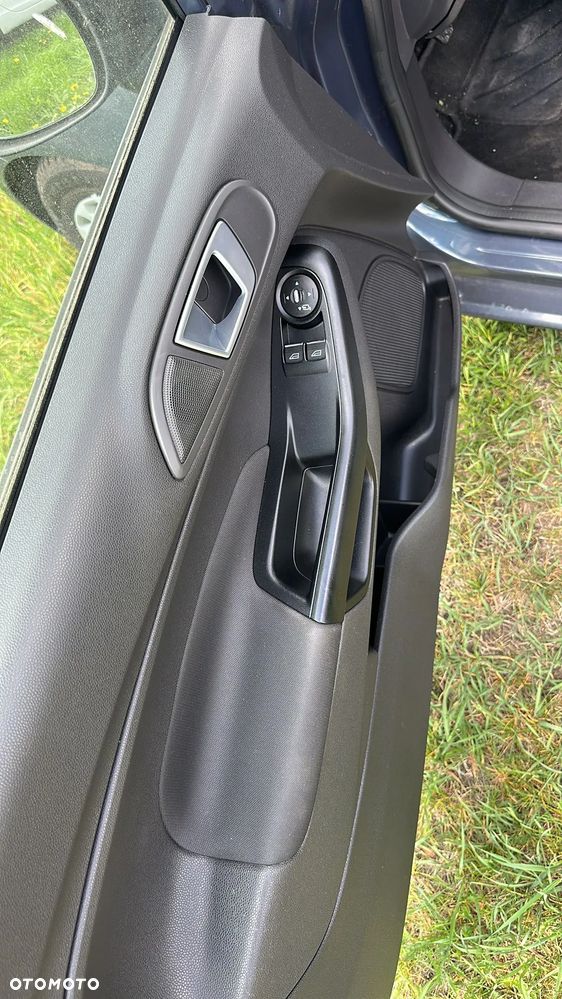 Ford Fiesta - 12