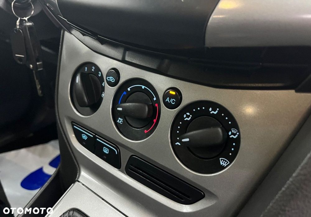 Ford Focus - 25