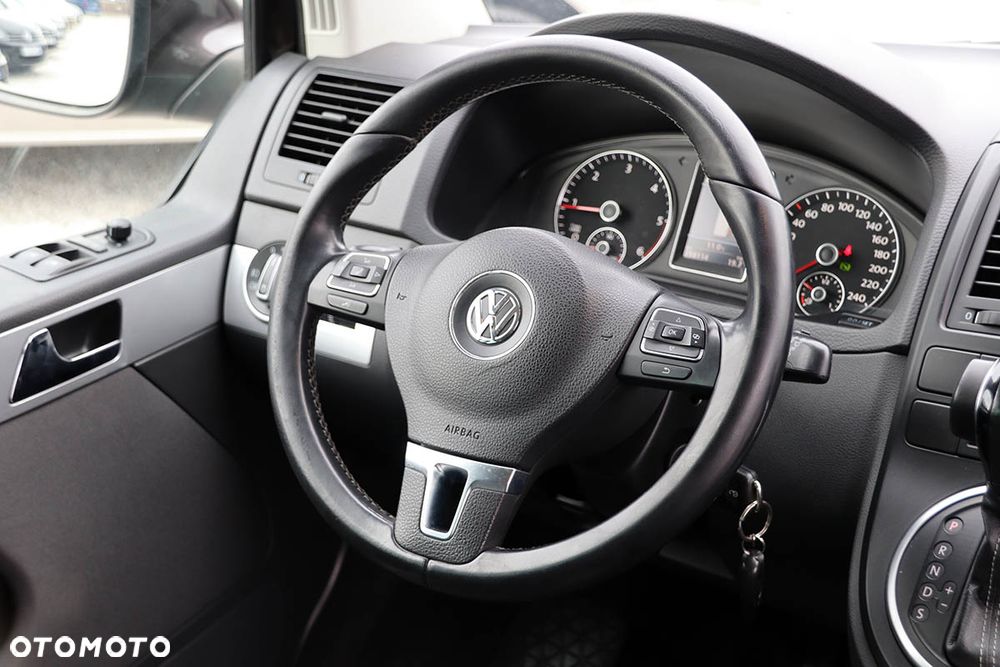 Volkswagen Multivan - 33