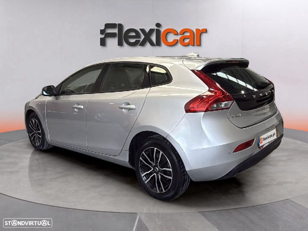 Volvo V40 2.0 D3 Momentum - 3