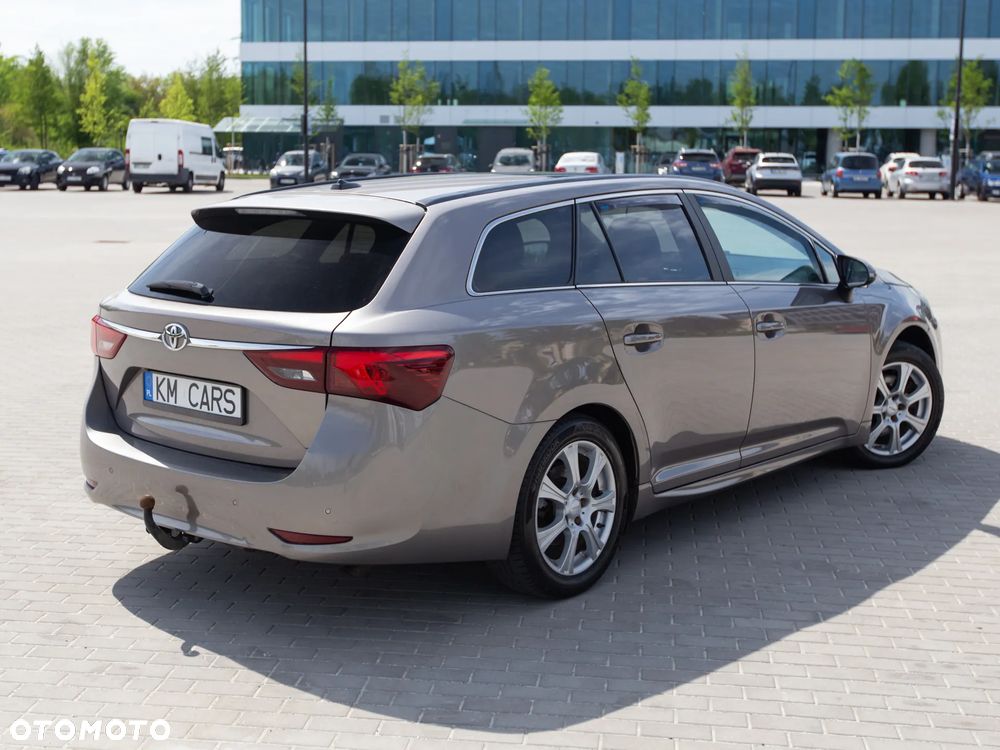 Toyota Avensis 2.0 D-4D Premium - 12