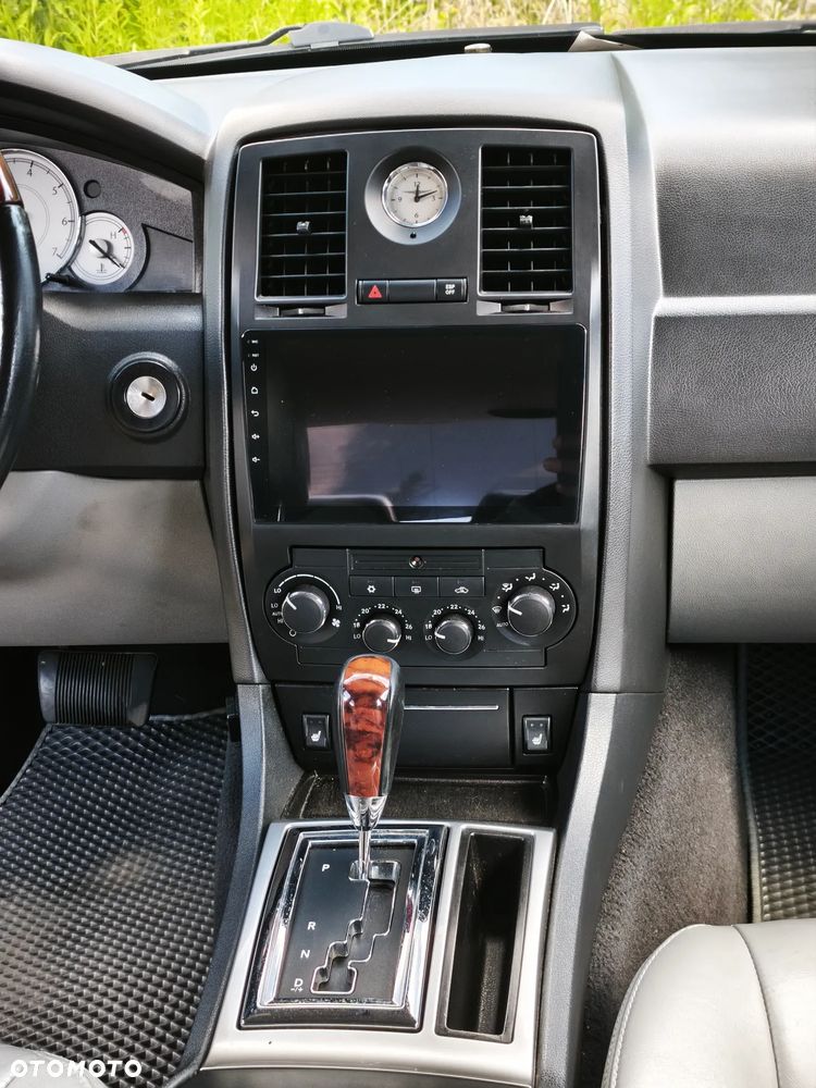 Chrysler 300C 5.7 V8 Hemi - 10