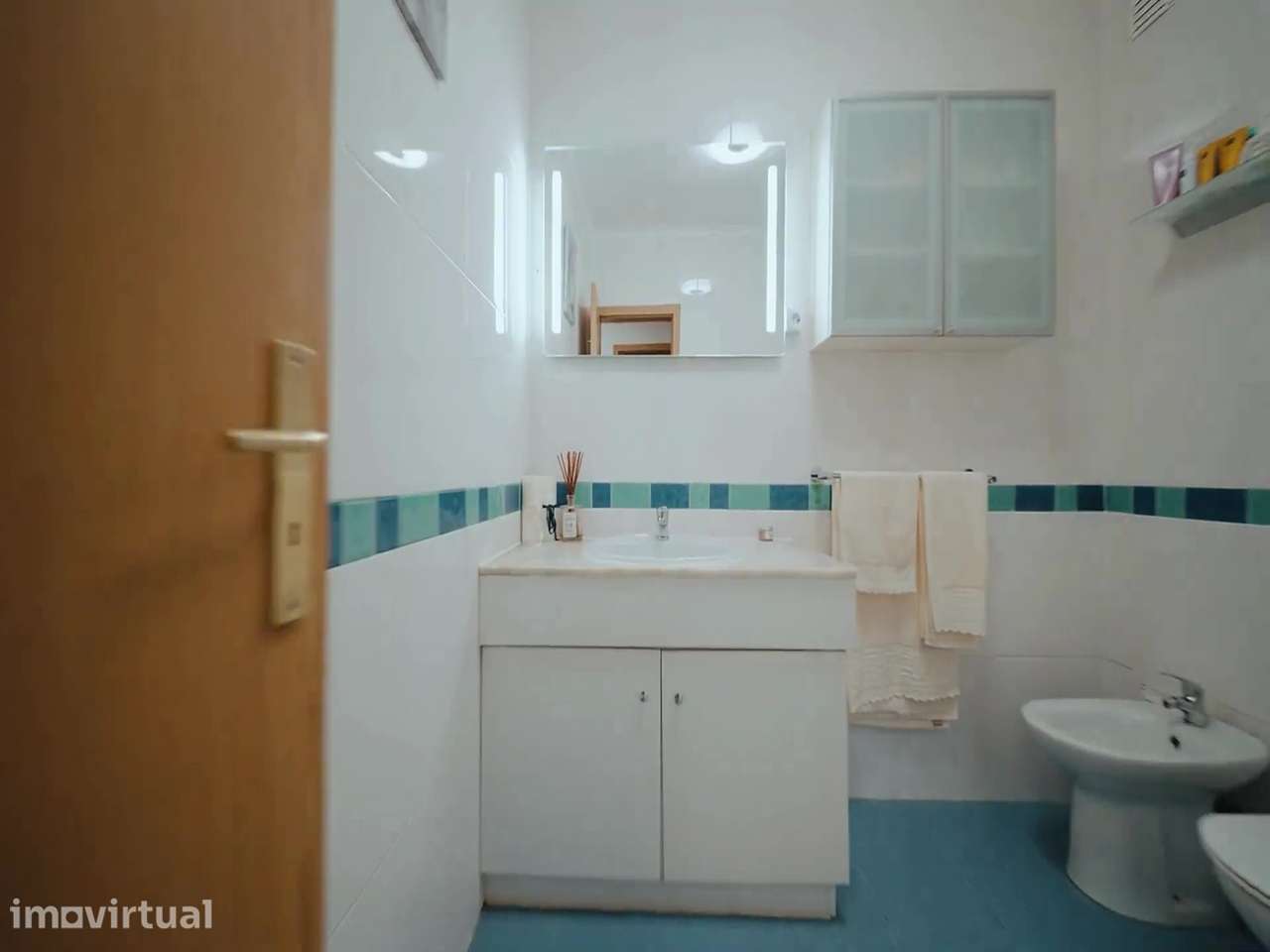 T2 com 2 casas de banho e ar condicionado  Porto - Grande imagem: 2/18