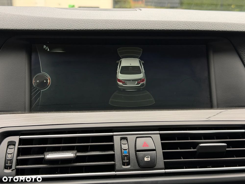 BMW Seria 5 525d xDrive Luxury Line - 38