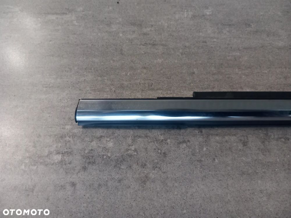 Uszczelka zewnętrzna szyby drzwi przednich - lewa dolna taśma Ford Mondeo 2014-2022 2399507 - 2