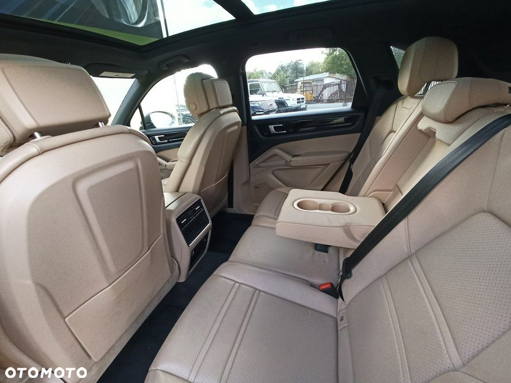 Porsche Cayenne - 8