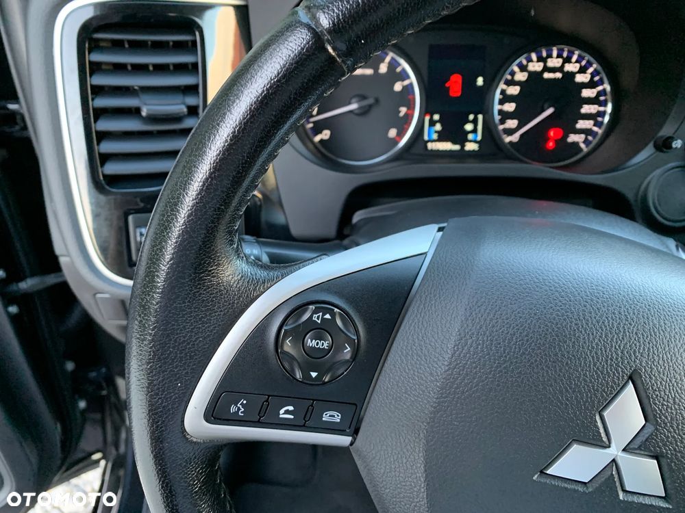 Mitsubishi Outlander - 24