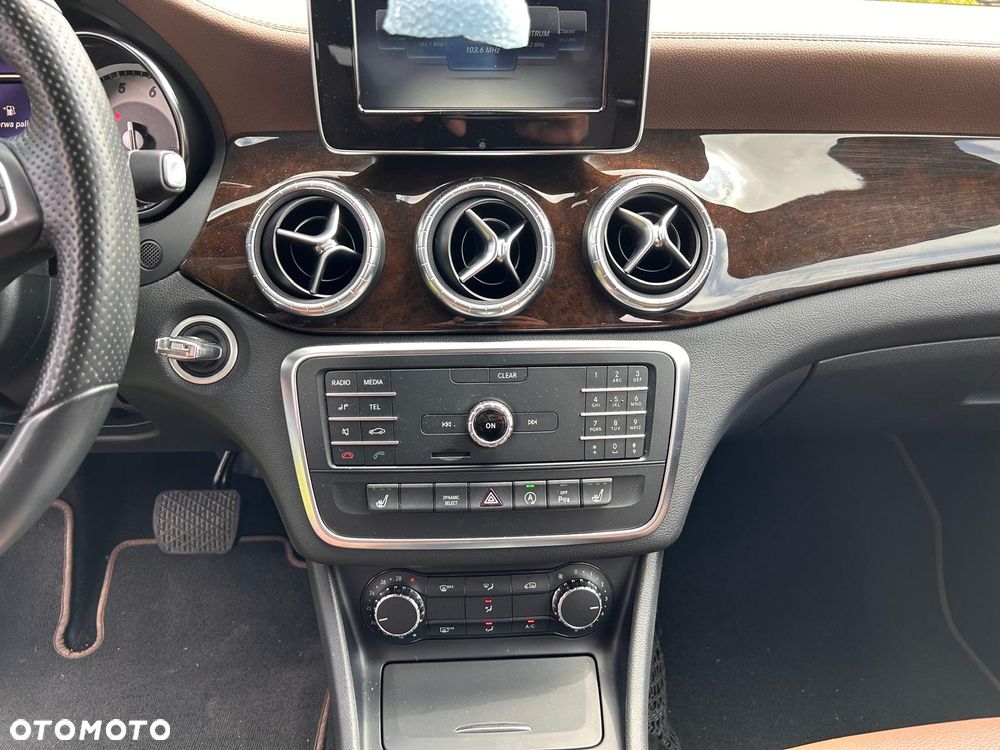 Mercedes-Benz CLA 200 7G-DCT - 20