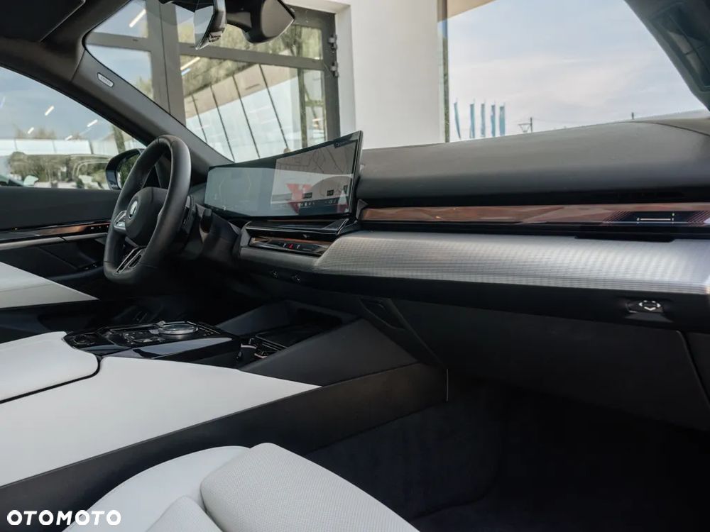 BMW Seria 5 530e xDrive - 9