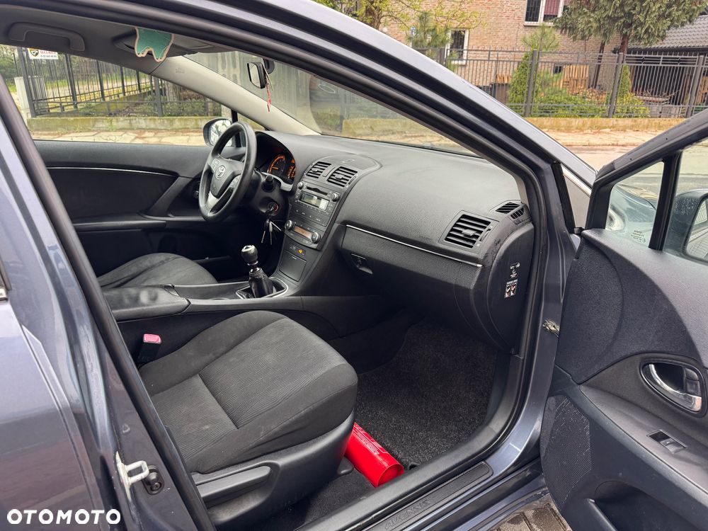 Toyota Avensis - 14