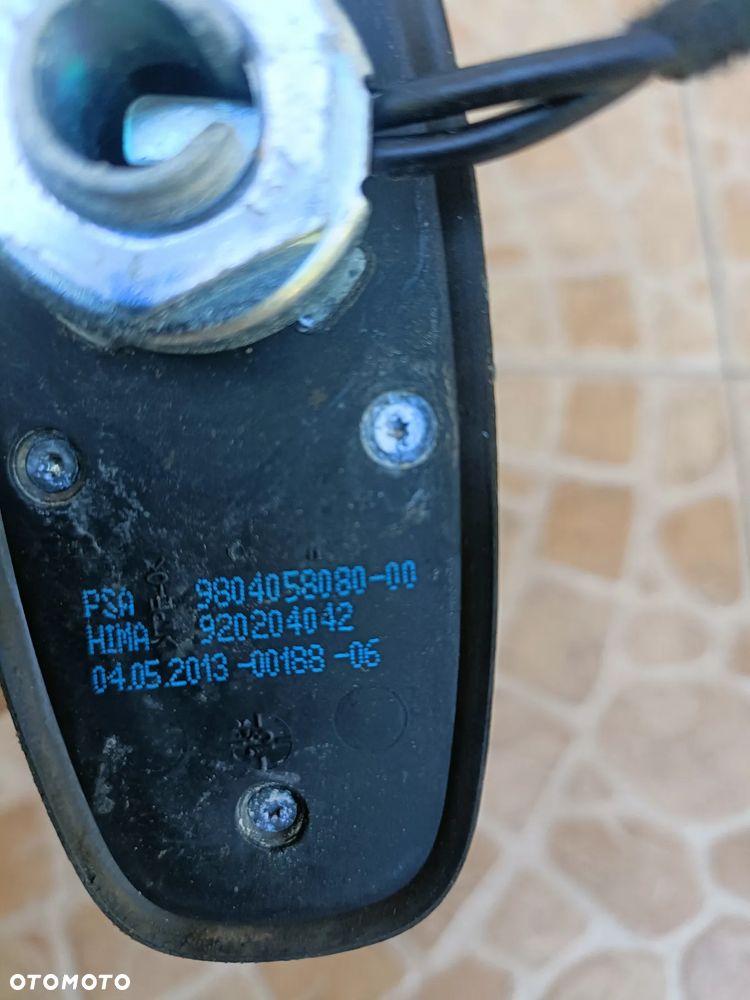 Peugeot 2008 I antena dachowa 9804058080 - 2
