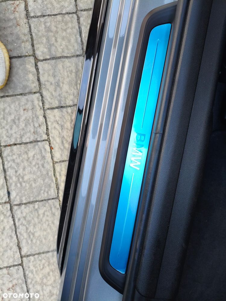 BMW Seria 3 320d xDrive mHEV - 25