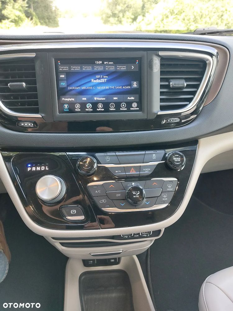 Chrysler Pacifica - 15