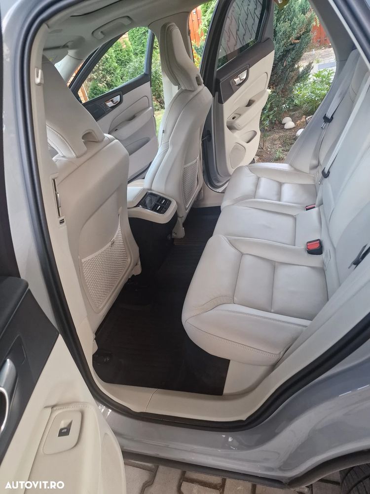 Volvo XC 60 B5 AT AWD MHEV Ultra Dark - 20