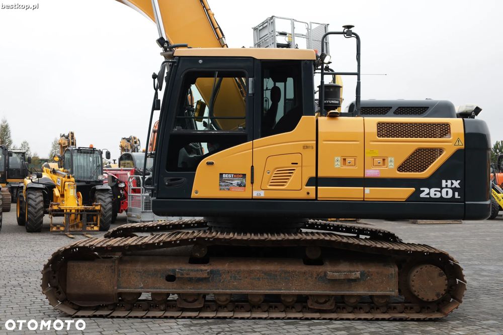 Hyundai HX260L - 4
