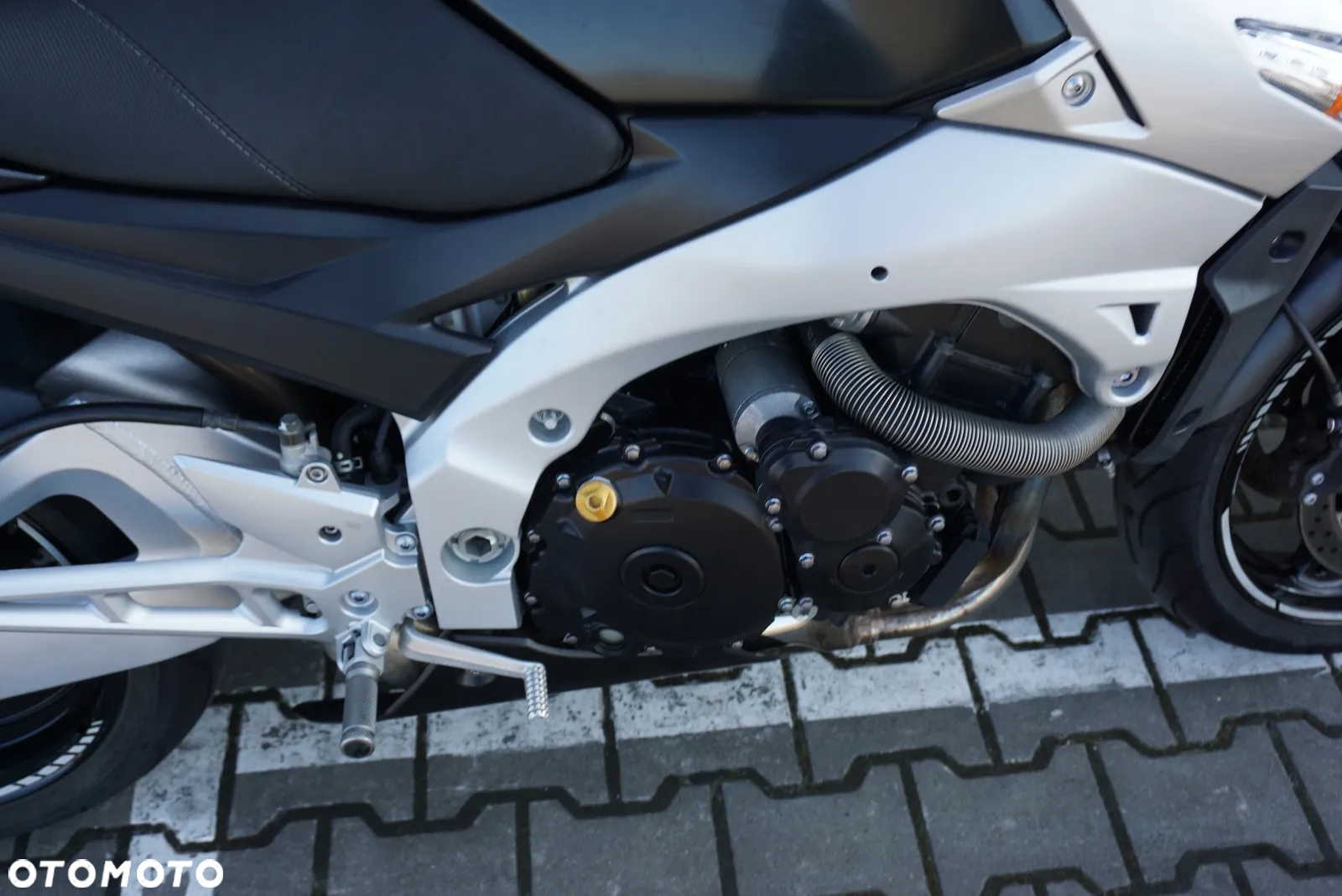 Suzuki GSR - 7