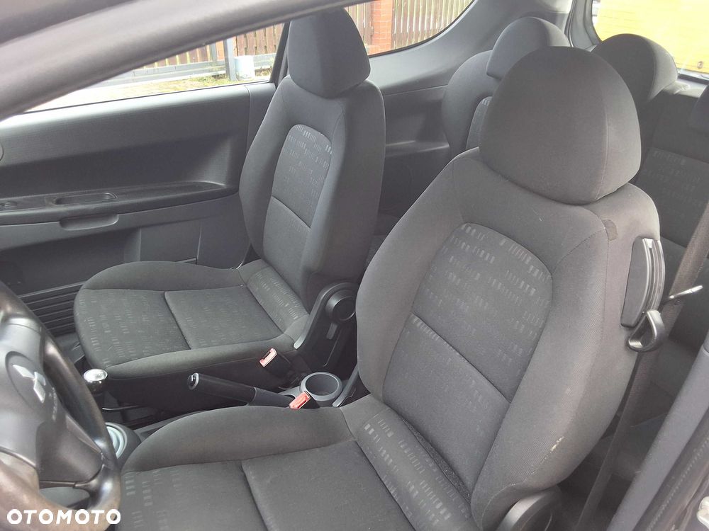 Mitsubishi Colt - 6