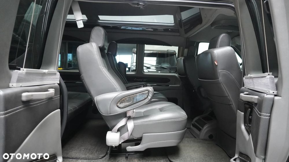 Chevrolet Express - 11