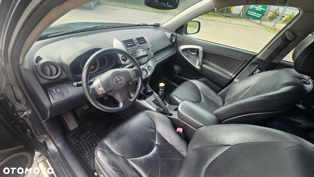 Toyota RAV4 - 16