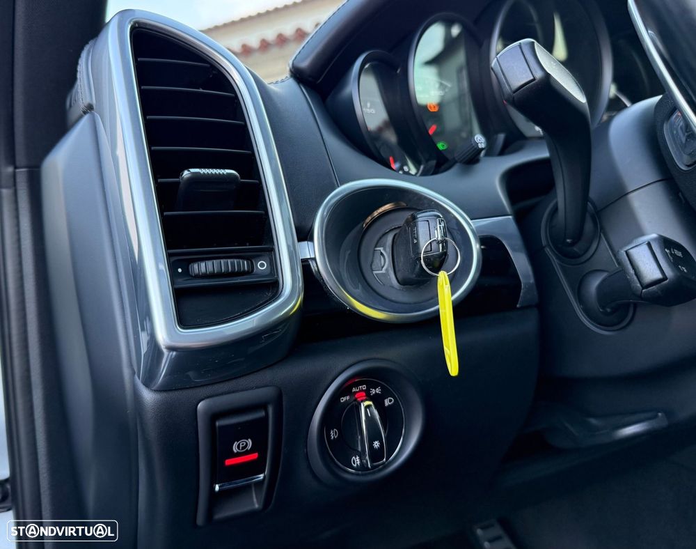 Porsche Cayenne S Platinum Edition - 15