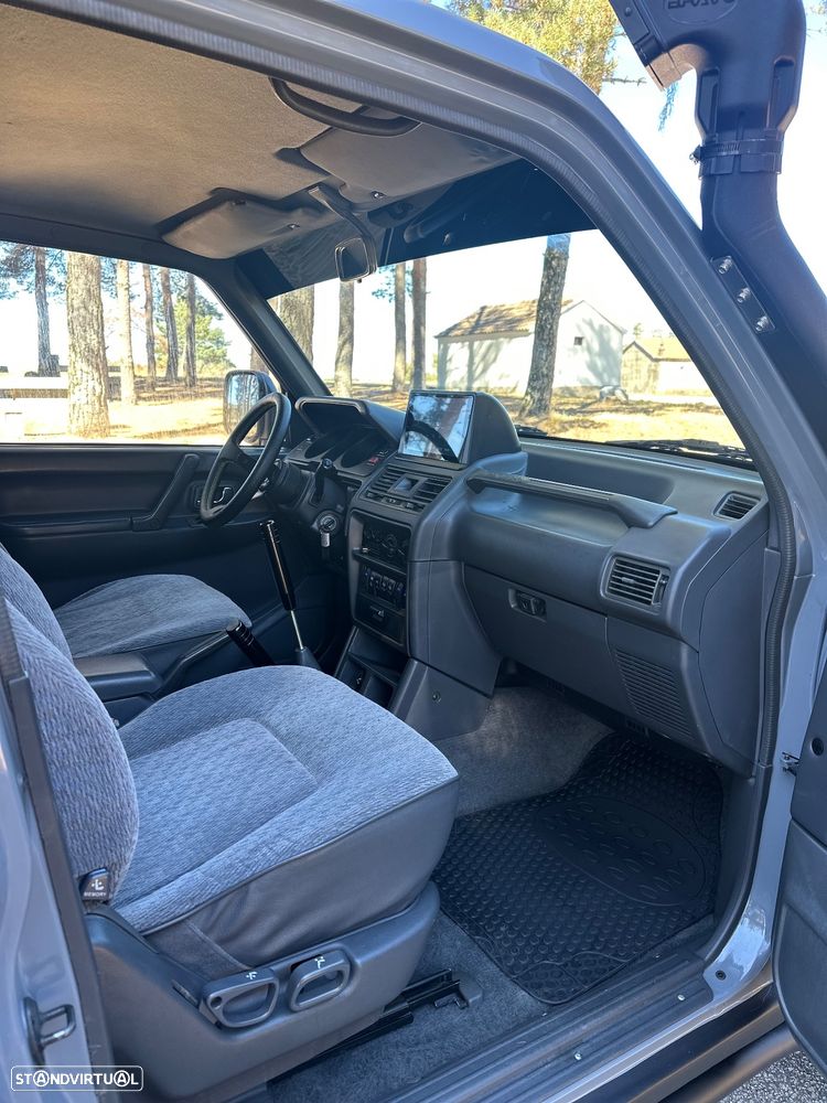 Mitsubishi Pajero 2.5 TDi GLX - 21