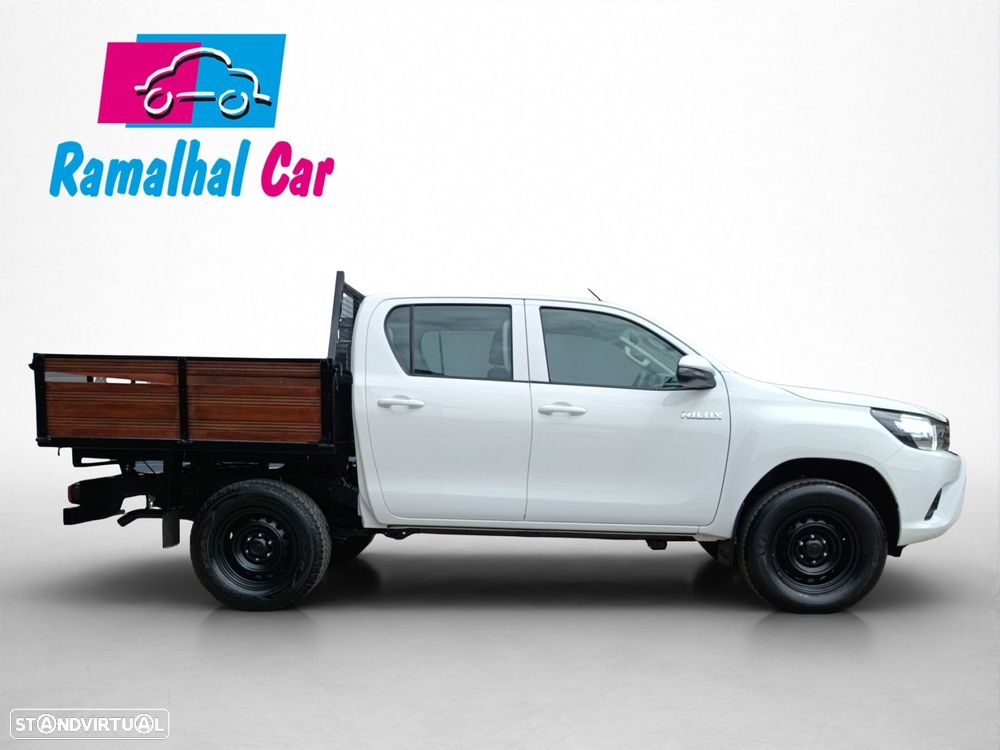 Toyota Hilux 2.4 D-4D 2WD CD CM - 6