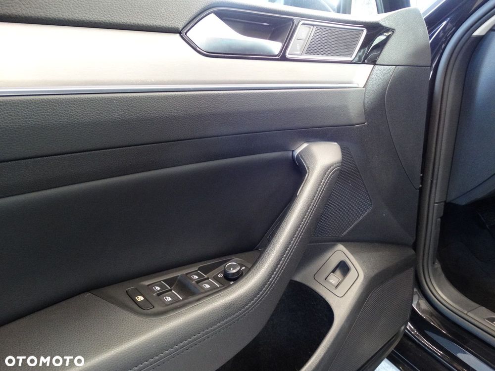 Volkswagen Passat - 18