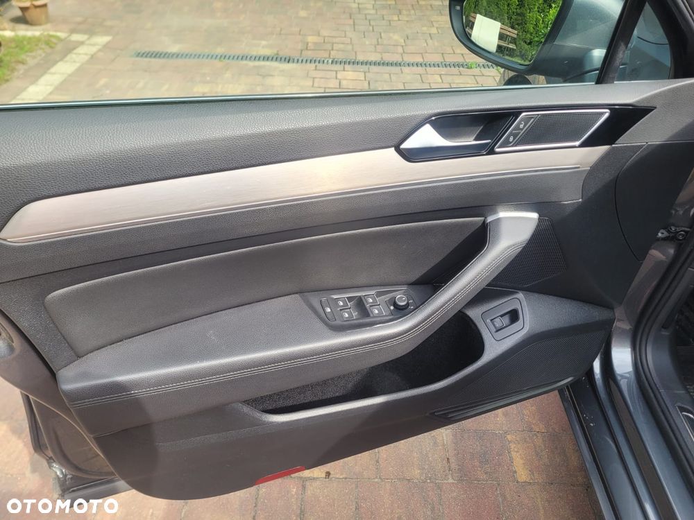 Volkswagen Passat 2.0 TDI SCR DSG Comfortline - 29