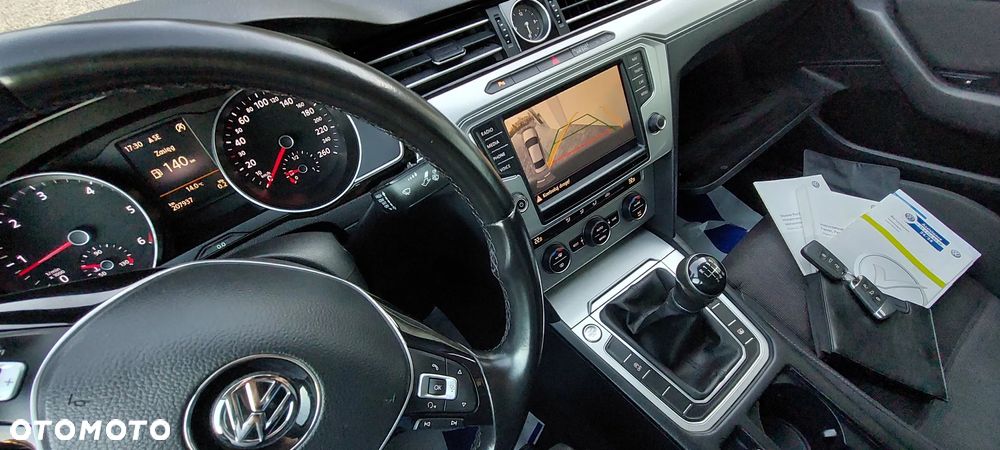 Volkswagen Passat 1.6 TDI BMT Comfortline - 32