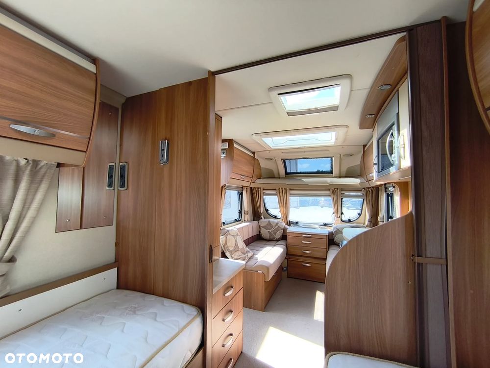 SWIFT CONQUEROR 565 - 33