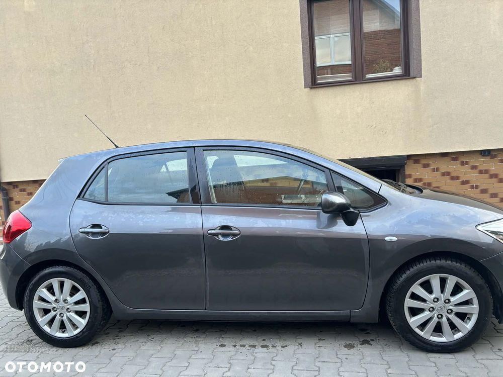 Toyota Auris 2.0 D-4D - 1