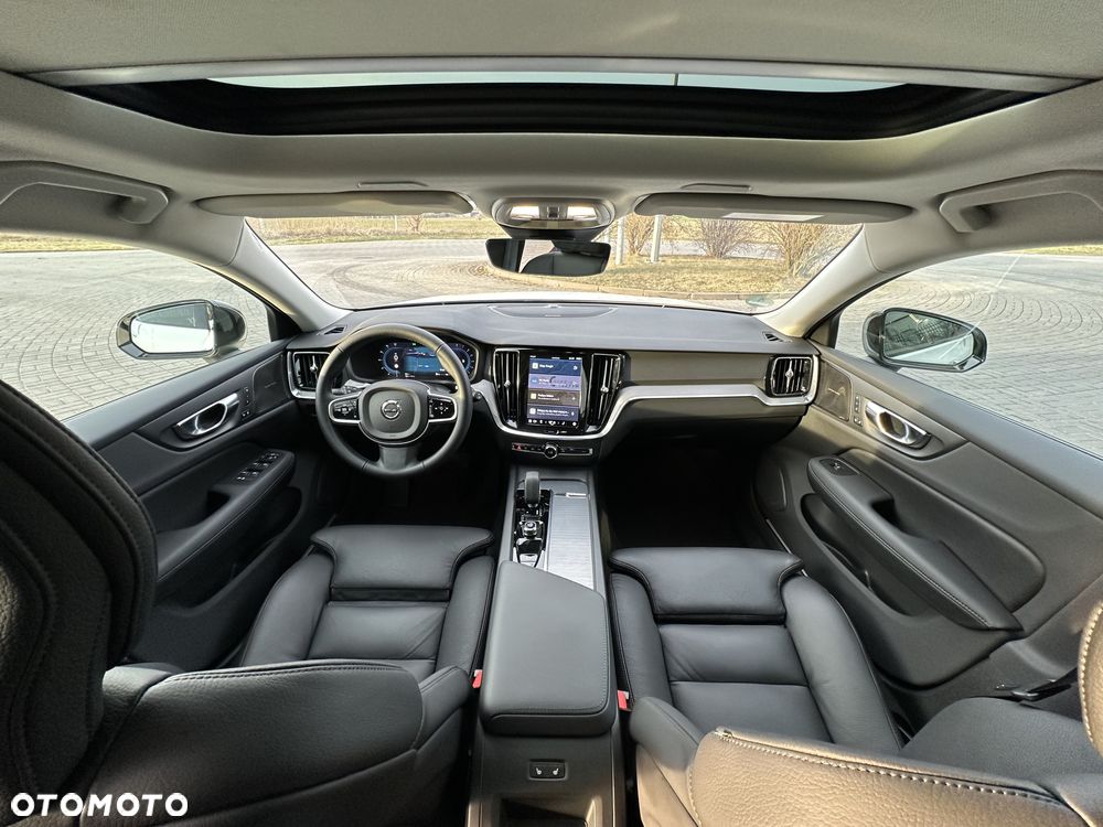 Volvo V60 B4 B DKG Plus Dark - 12