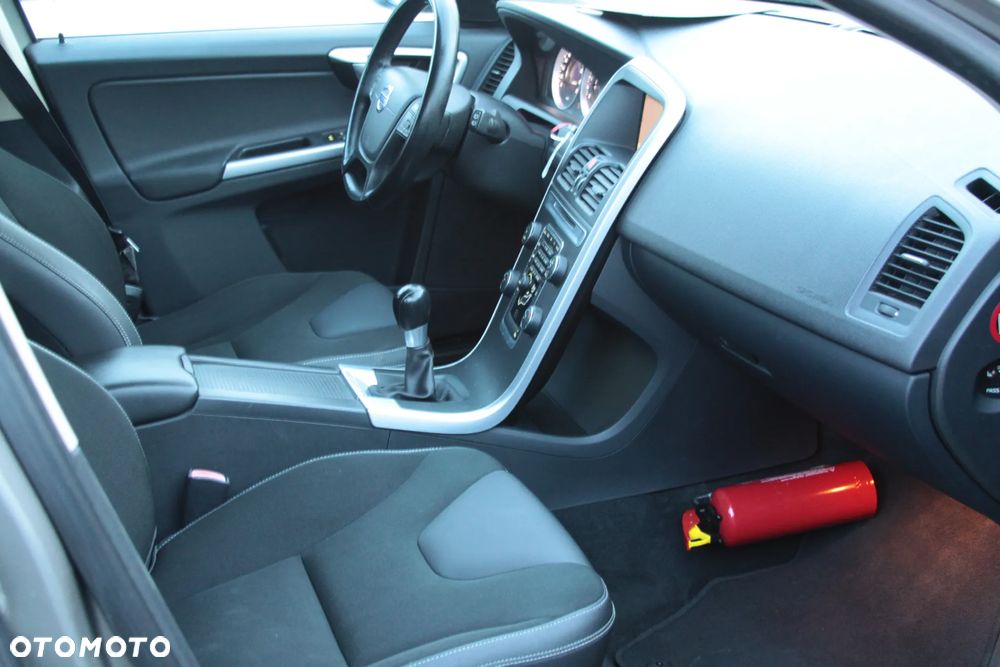 Volvo XC 60 D4 Momentum - 16