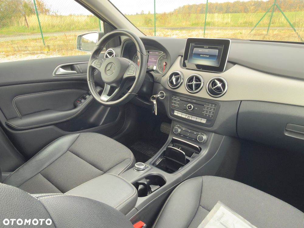 Mercedes-Benz Klasa B 220 4-Matic AMG Line - 15