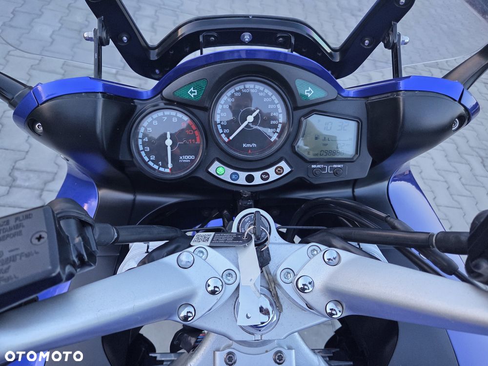 Yamaha FJR - 32