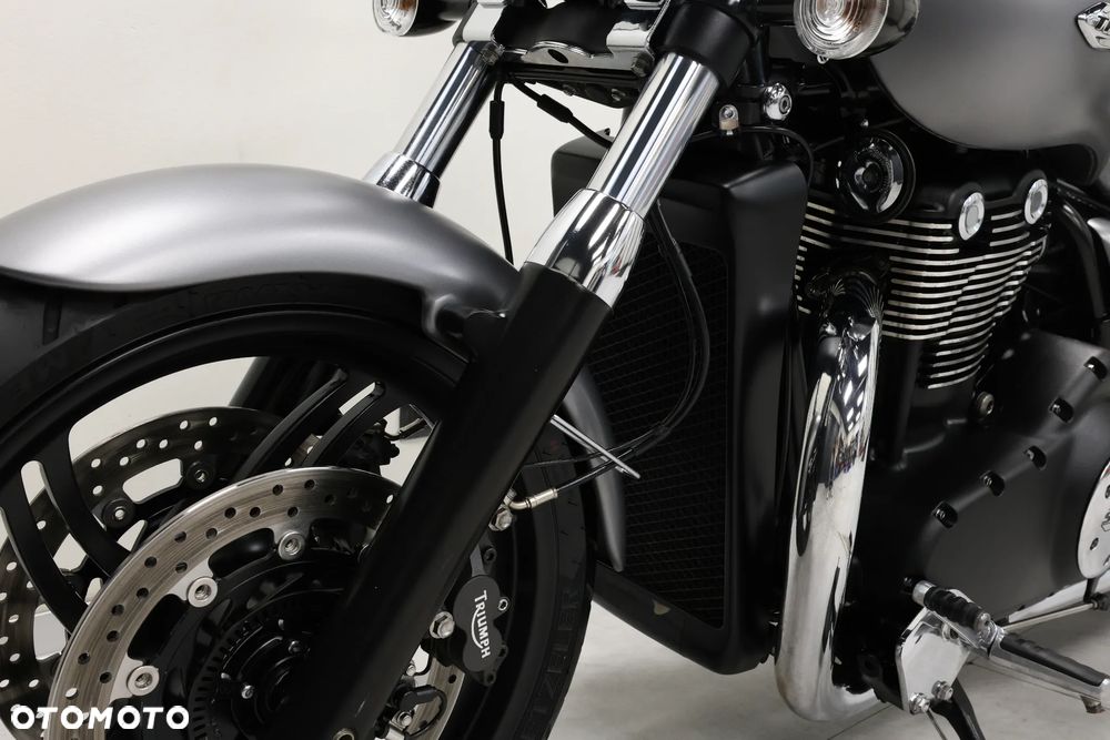Triumph Thunderbird - 25