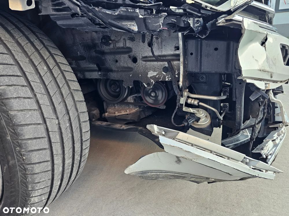 Volkswagen Passat 2.0 TDI SCR DSG Elegance - 9