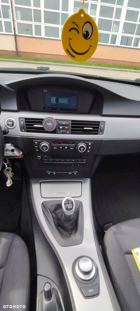 BMW Seria 3 318d - 29