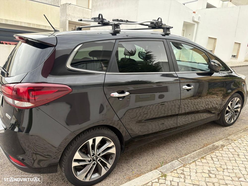 Kia Carens - 4