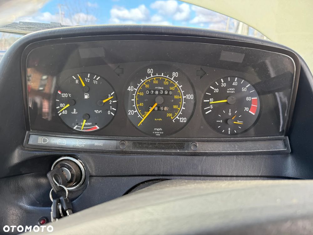 Mercedes-Benz W123 - 32