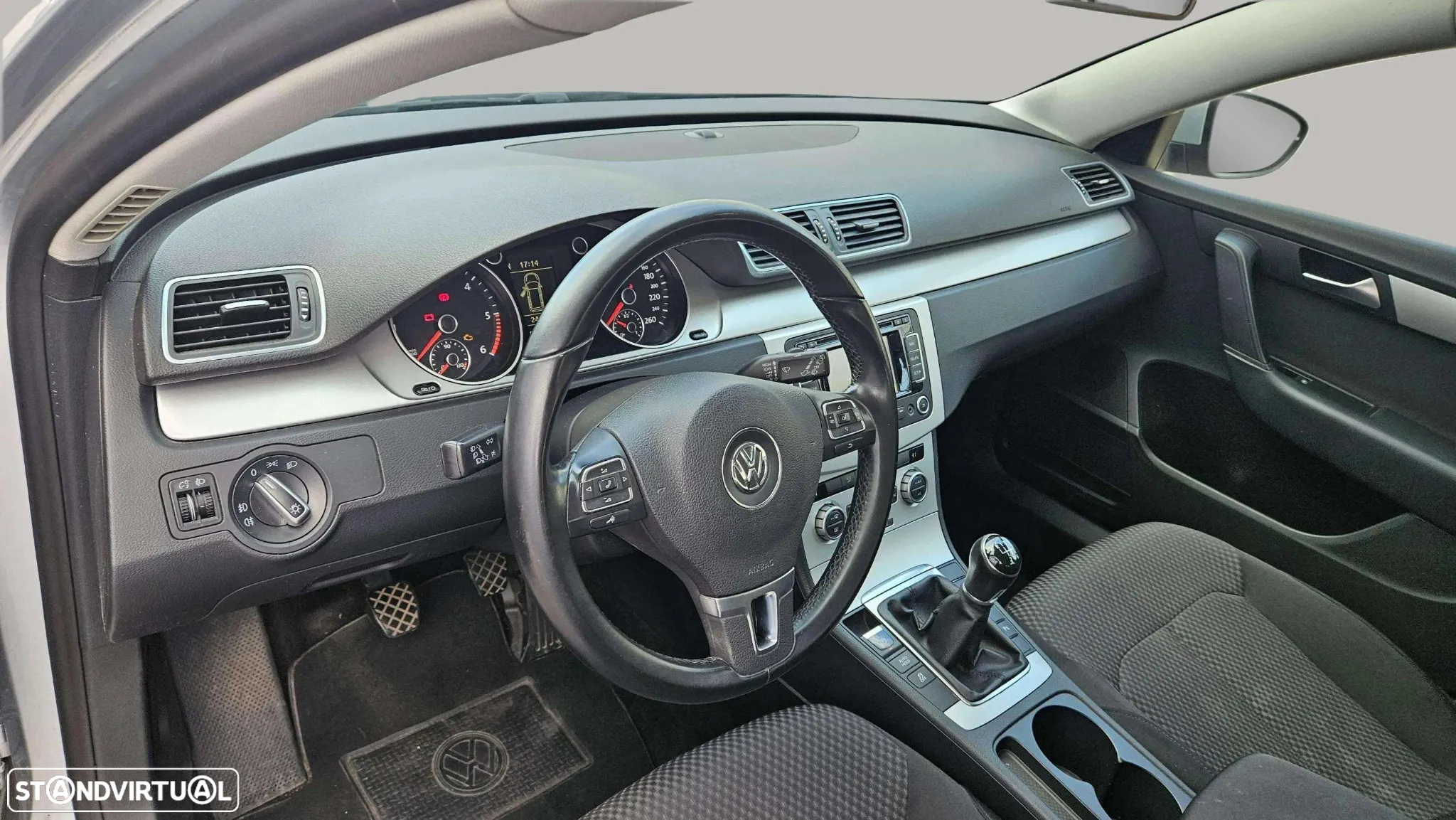 VW Passat Variant 1.6 TDI BlueMotion Highline - 16