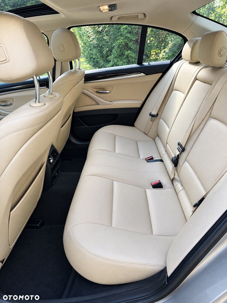 BMW Seria 5 528i Sport-Aut Luxury Line - 7