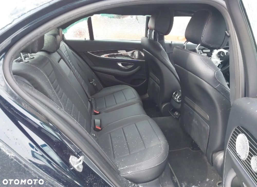 Mercedes-Benz Klasa E 300 9G-TRONIC AMG Line - 11